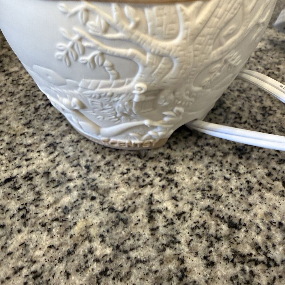 Disney Scentsy Winnie the Pooh Hunny Pot Wax Warmer Retired - Picture 7 of 9